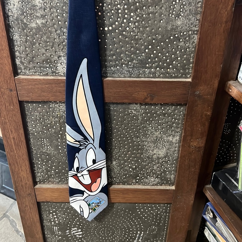 BNWOT vintage Bugs bunny shoulder stamp Looney Tunes stamp collection tie